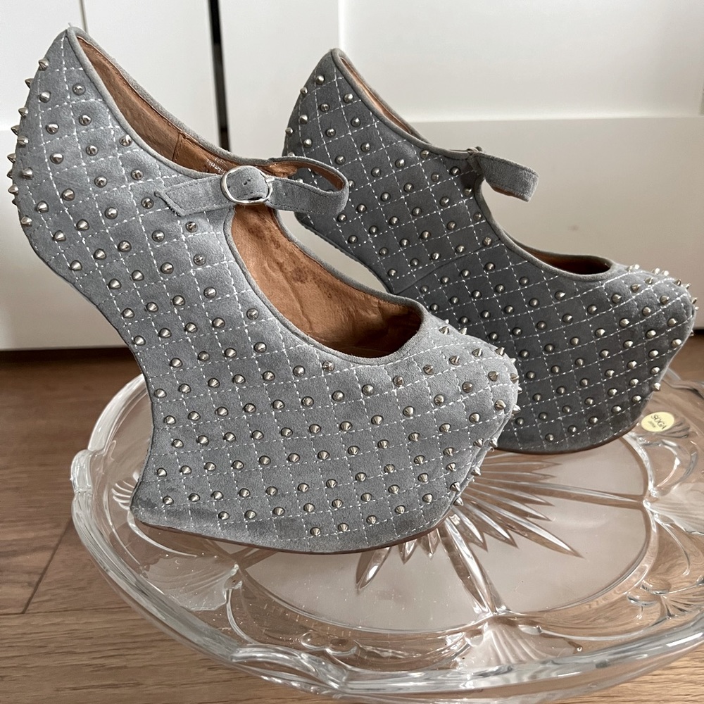 Stunning/unique Jeffrey Campbell Gray Suede Spike Ghost Heels - Size 7